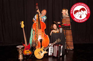 Kinderliedermacher FERRI und Ensemble